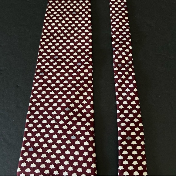 Vintage Tie Tree 100% Silk Tie, Pattern Shows Puffy White and Grey Clouds - Picture 3 of 8